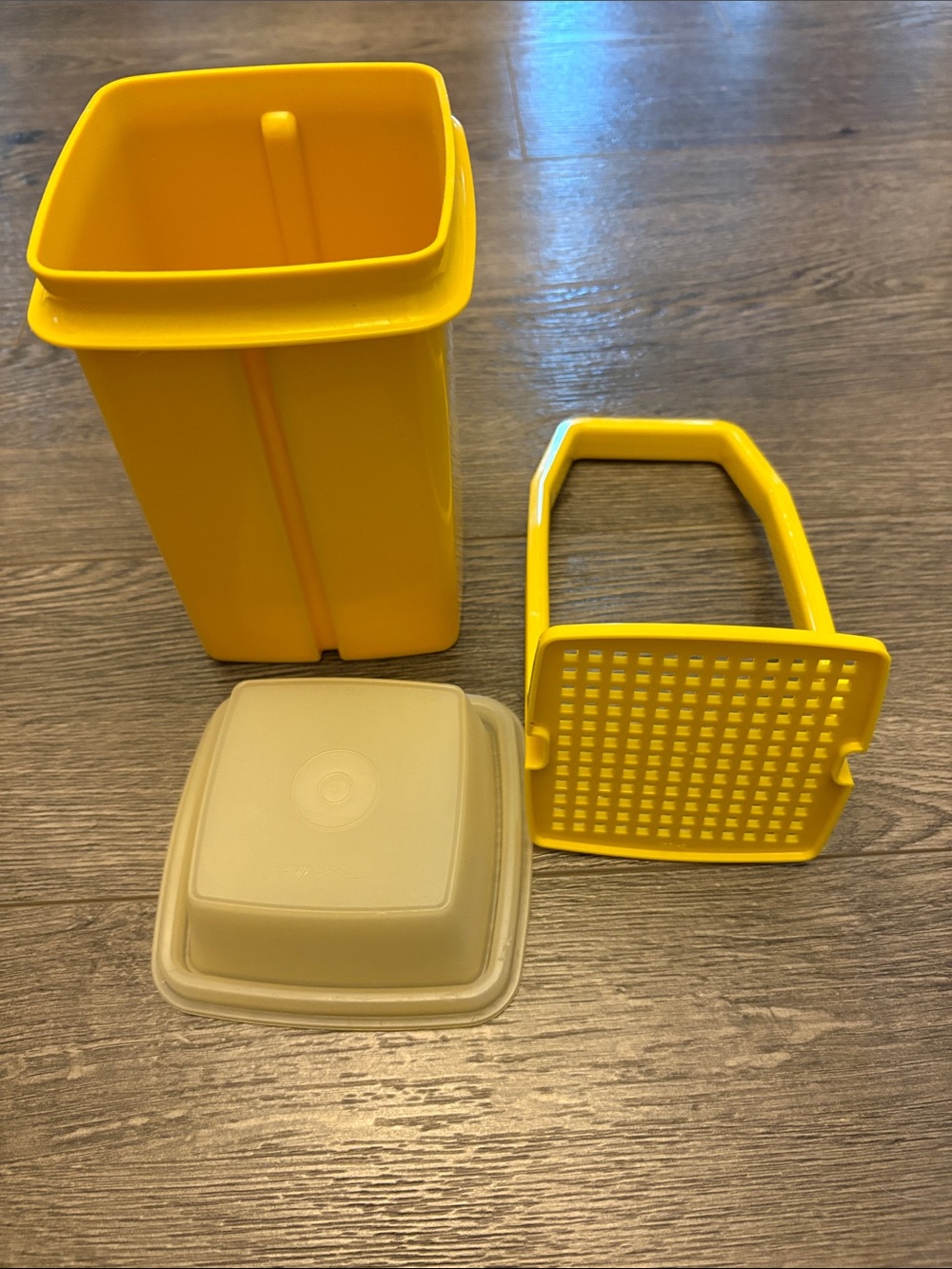 Tupperware pickle jar like new